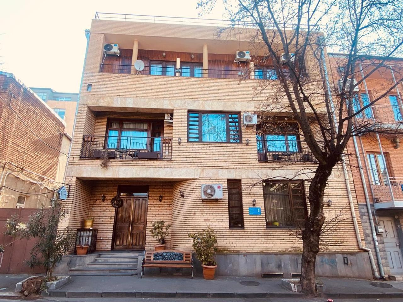 Hotel Home Tbilisi Esterno foto