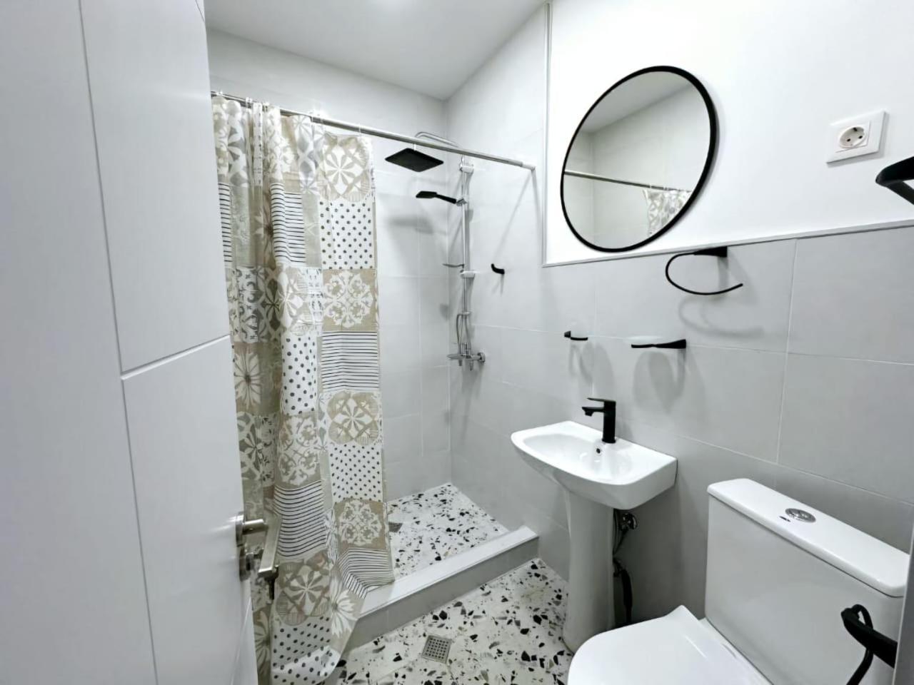 Hotel Home Tbilisi Esterno foto