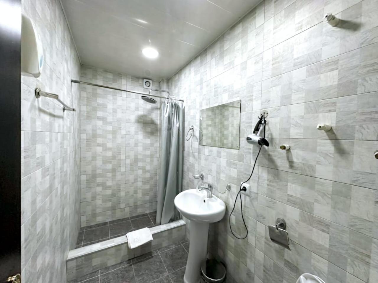 Hotel Home Tbilisi Esterno foto